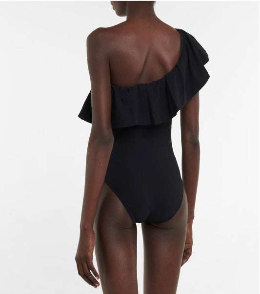 AMELIA BAÑADOR UN HOMBRO